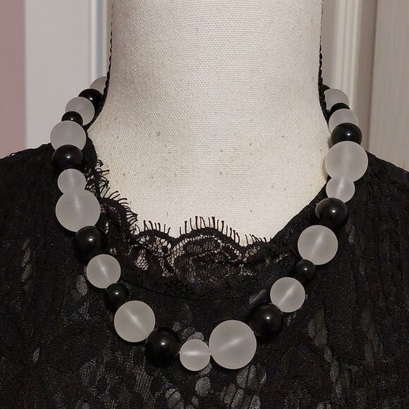 Vintage Black and Cloudy White Orbs Necklace with Hidden Twist Cap Screw Barrel - Picture 1 of 6